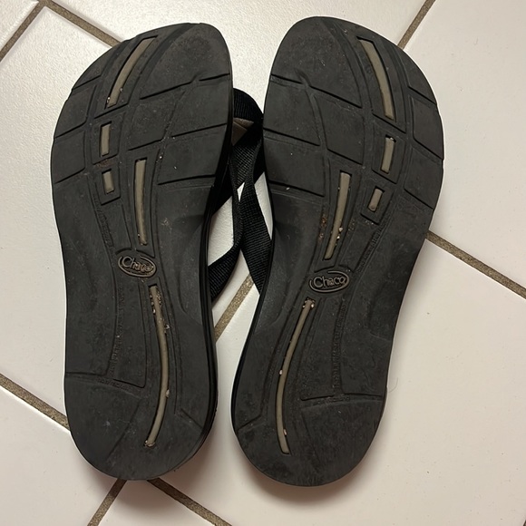 Chaco black flip flop toe loop sandals - Picture 4 of 4